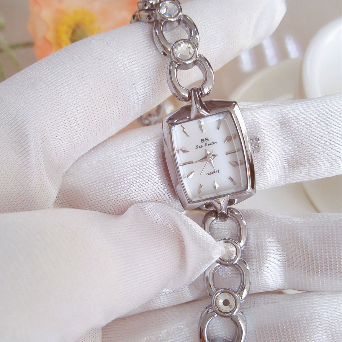 UTHAI Watch For Women Light Lu - Luxury Watch And Jewelry Brand review and price
